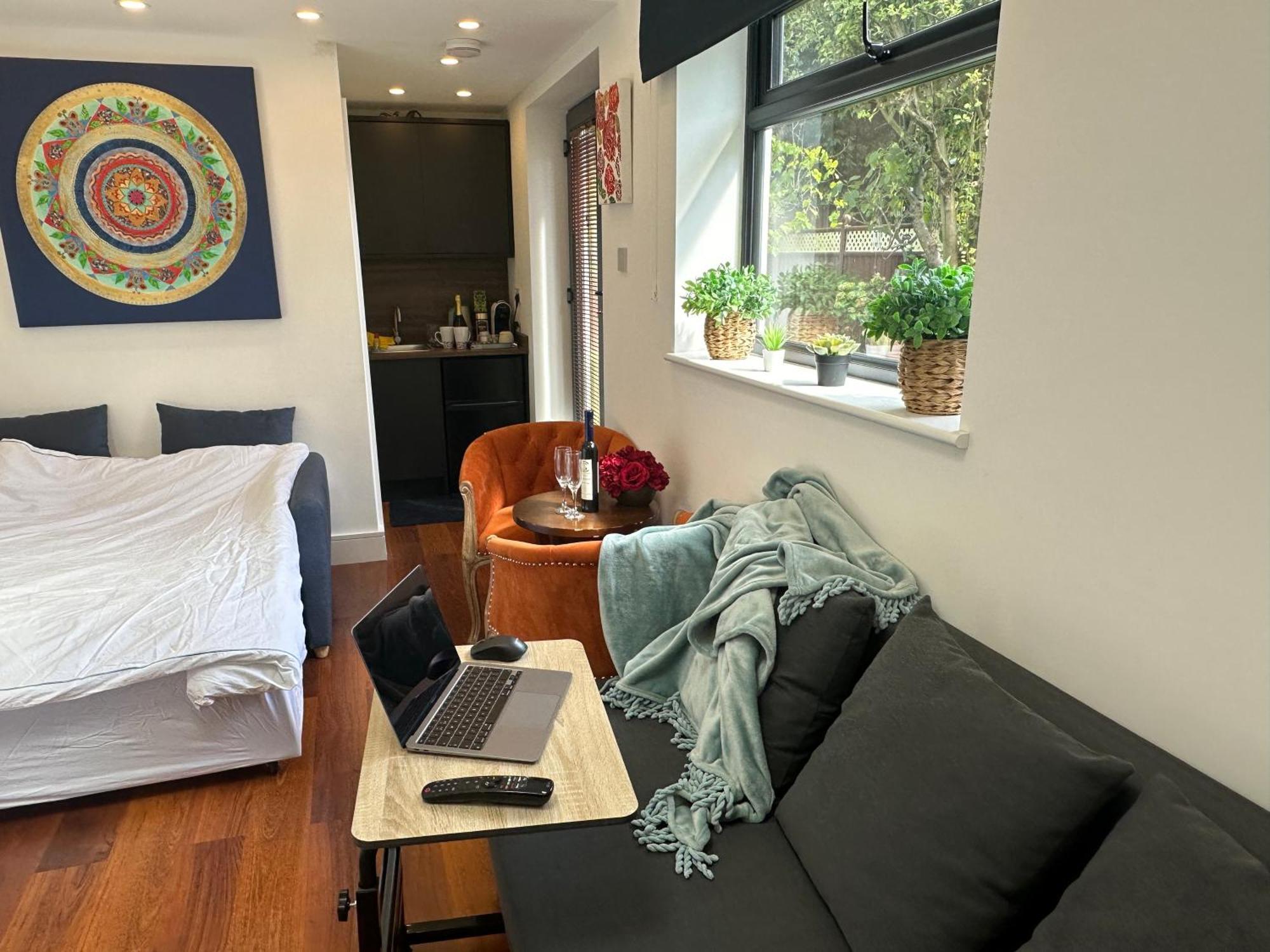 Bespoke Gallery Guesthouse Hendon Exterior foto